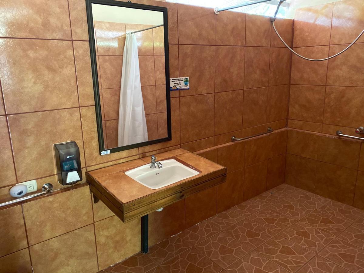 Hotel Uran Rivas Luaran gambar