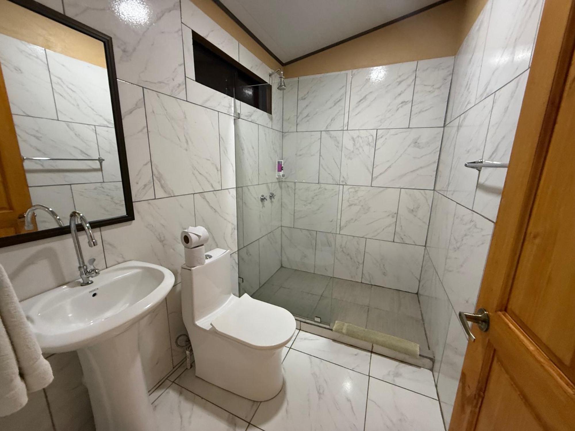 Hotel Uran Rivas Luaran gambar