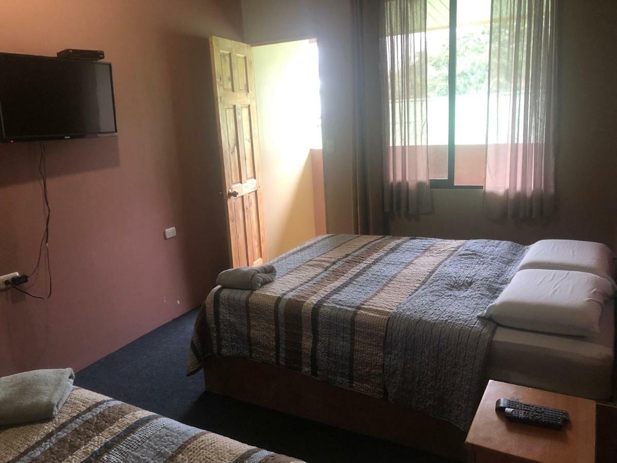 Hotel Uran Rivas Luaran gambar