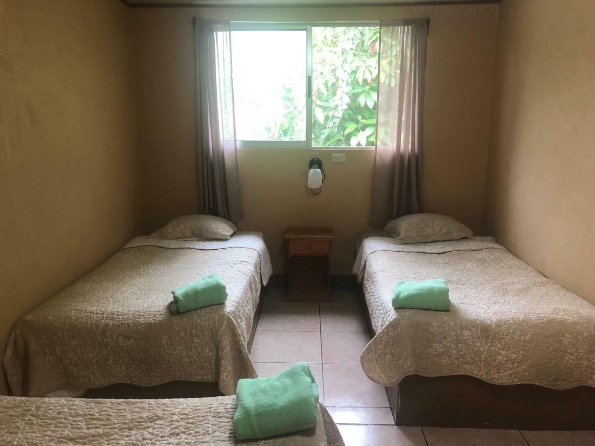 Hotel Uran Rivas Luaran gambar