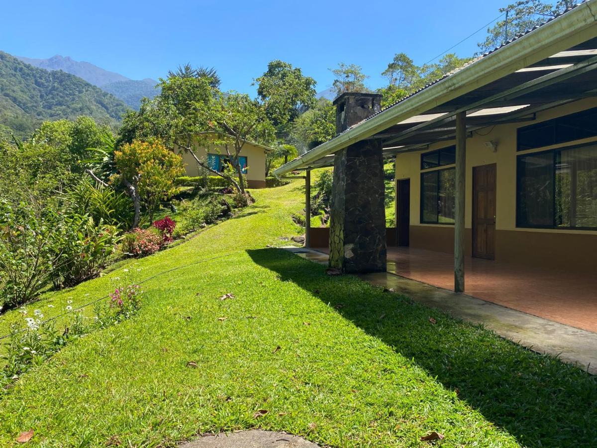 Hotel Uran Rivas Luaran gambar